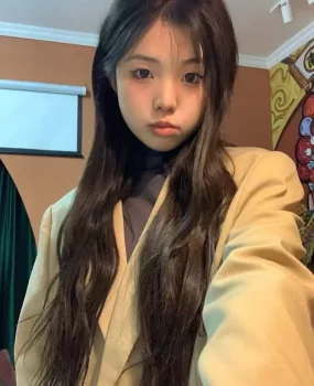 冲破苏州最低价没有之一，性价比很高的92主打中高端男士SPA，冲破苏州最低价没有之一，3张出头也能享受男人的快乐，主做性价比，让你物有所值，营业时间中午12点到凌晨3点，豪华单人间配有独立淋浴，所有用品一客一换。以下是服务内容请仔细阅读，本店承诺，拒绝加钟办卡等所有套路，所见即所得  项目一：328元 服务内容：帝王出浴，按摩放松，玉指弹琴，玉舌漫游，鼻吸过电，双峰漫游，猴子偷桃，海底捞月，绵羊吸奶，丝袜随便撕，👋交✈️安全落地（半裸）  项目二：428元 服务内容：服务内容：帝王出浴，按摩放松，玉指弹琴，玉舌漫游，鼻吸过电，双峰漫游，猴子偷桃，海底捞月，绵羊吸奶，丝袜随便撕 ⚠️：花式毒龙，换装秀cosplay，情景互动，👋交，🐻交，丝足交，口忝🥚🥚       👋，🐻  丝足，任选安全落地，60分钟不限次数（全裸）