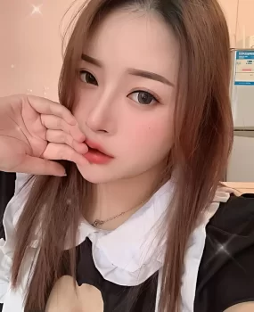 小店美胸高挑妹子七七