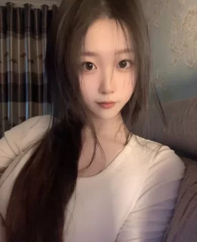 年轻水嫩邻家小妹