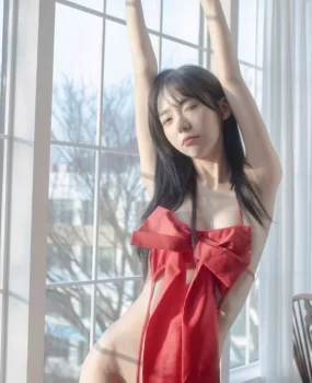 饭店单间搞了个小模特