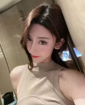 身材苗条长得甜美的漂亮妹妹