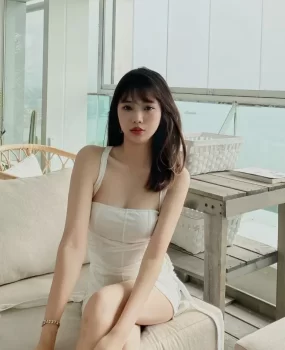 真实学生兼职，清纯粉嫩，水多活好，还会夹